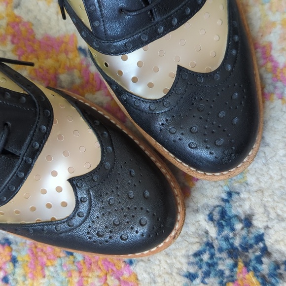 Stuart Weitzman Dandy Polka Dot Perforated Leather Wingtip Oxfords Black 8.5 - Picture 3 of 15